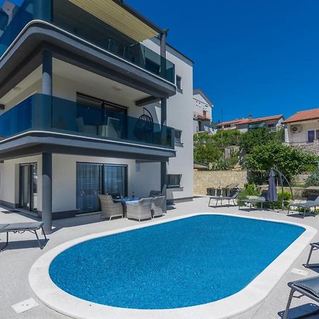 Modern Apartments With Shared Pool Near The Sea بولا المظهر الخارجي الصورة