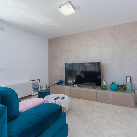 Modern Apartments With Shared Pool Near The Sea بولا المظهر الخارجي الصورة