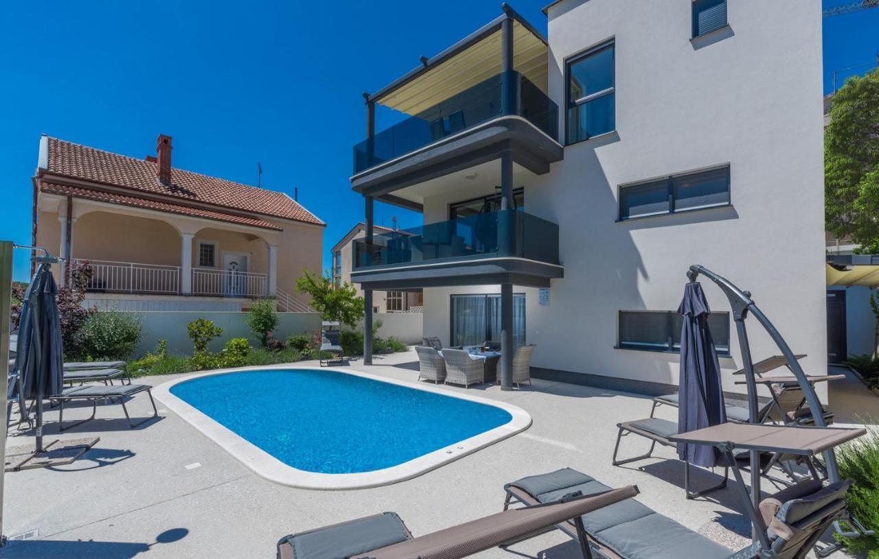 Modern Apartments With Shared Pool Near The Sea بولا المظهر الخارجي الصورة