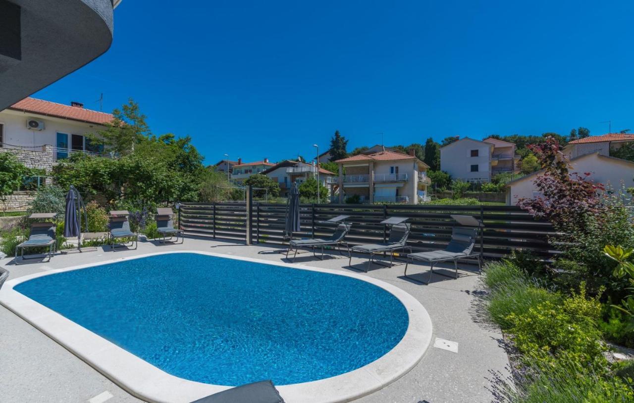 Modern Apartments With Shared Pool Near The Sea بولا المظهر الخارجي الصورة
