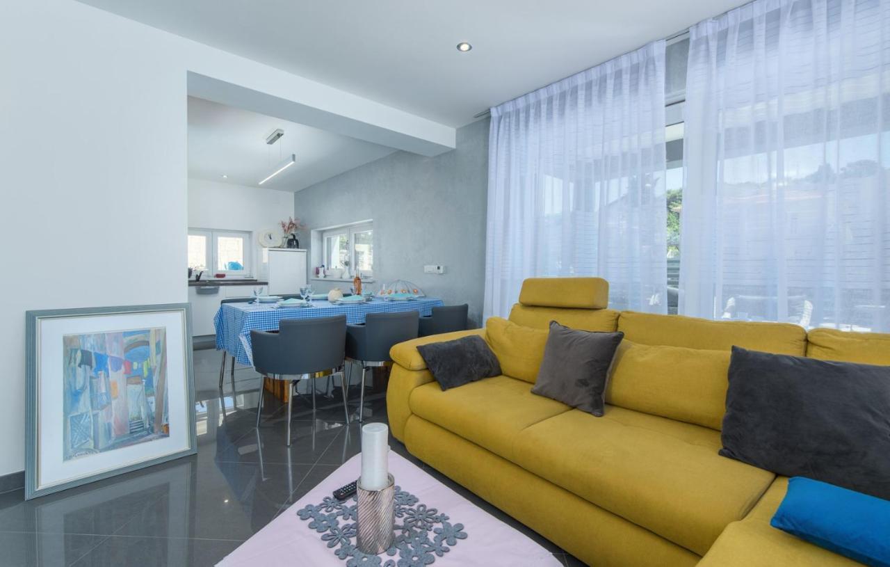 Modern Apartments With Shared Pool Near The Sea بولا المظهر الخارجي الصورة