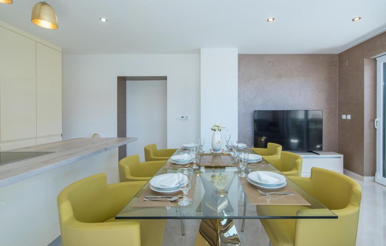 Modern Apartments With Shared Pool Near The Sea بولا المظهر الخارجي الصورة