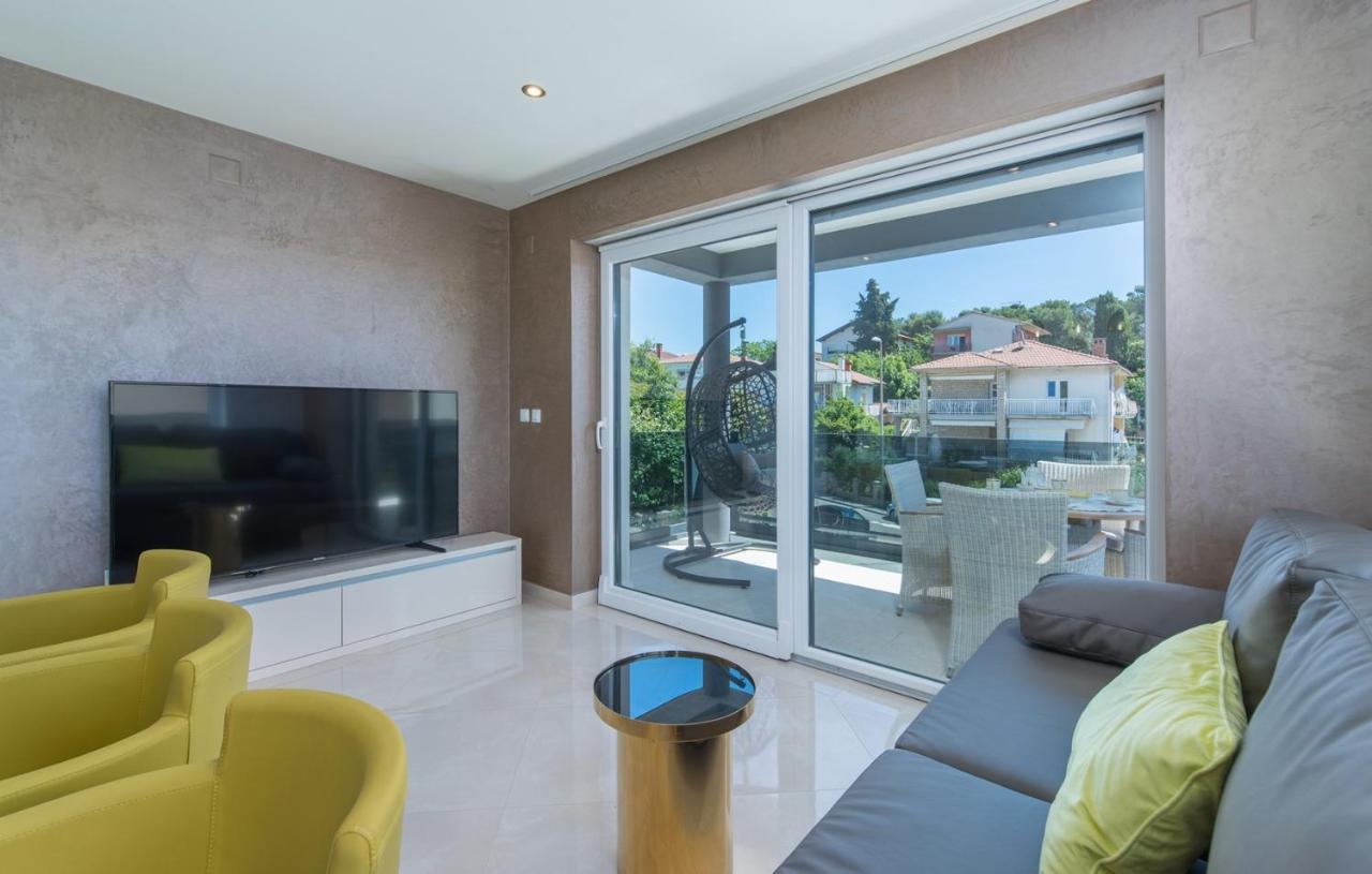 Modern Apartments With Shared Pool Near The Sea بولا المظهر الخارجي الصورة