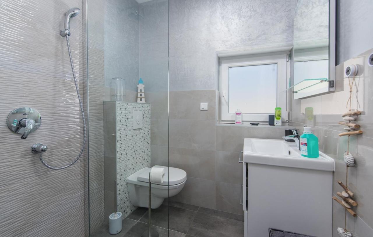 Modern Apartments With Shared Pool Near The Sea بولا المظهر الخارجي الصورة