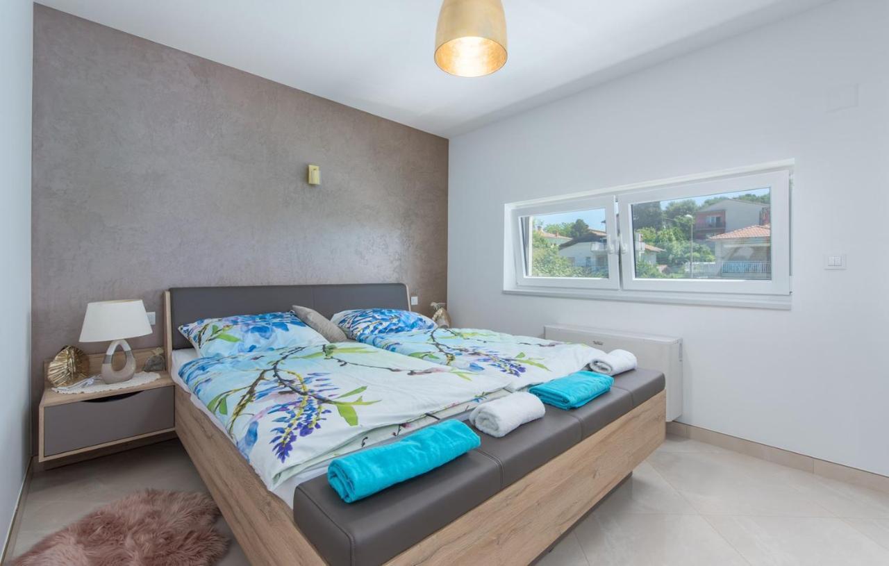 Modern Apartments With Shared Pool Near The Sea بولا المظهر الخارجي الصورة