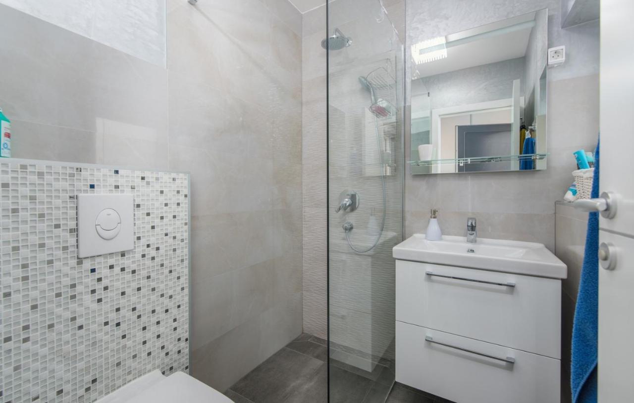 Modern Apartments With Shared Pool Near The Sea بولا المظهر الخارجي الصورة