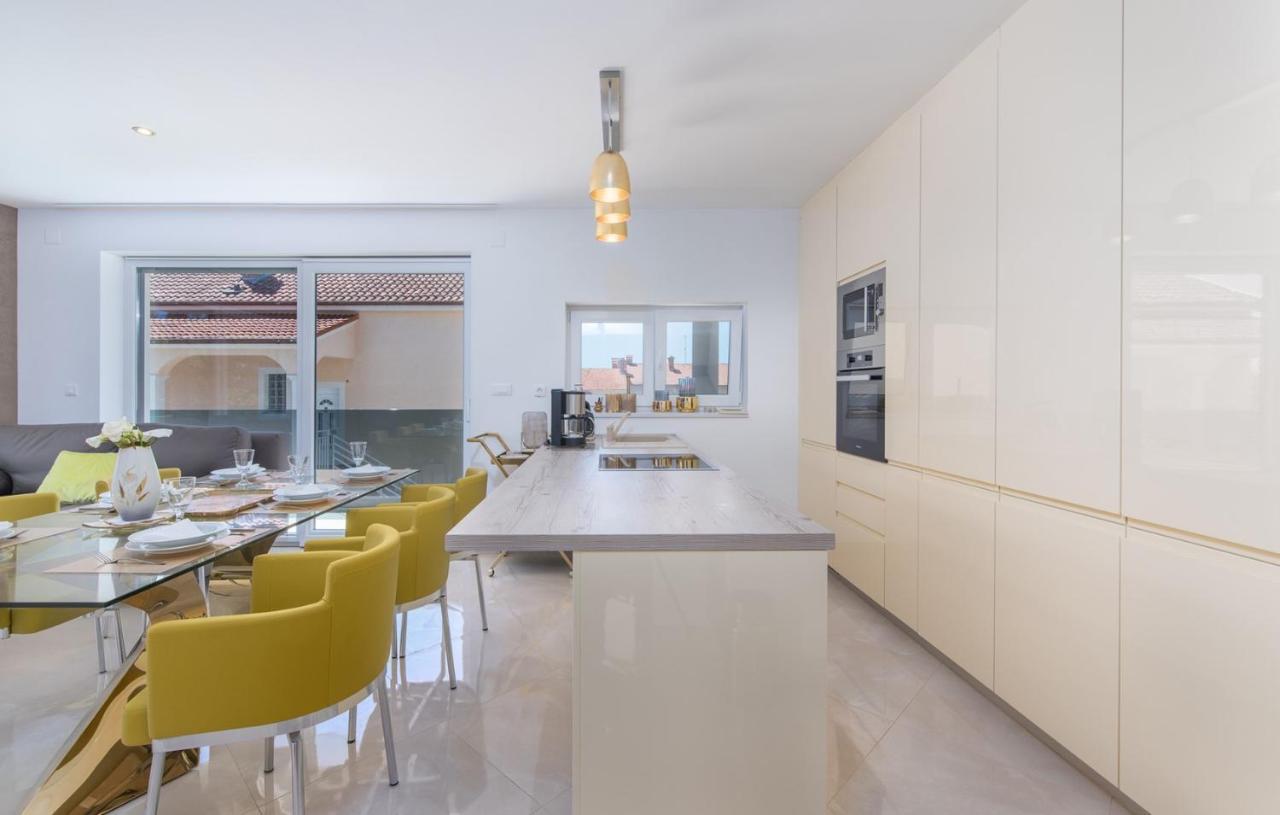 Modern Apartments With Shared Pool Near The Sea بولا المظهر الخارجي الصورة