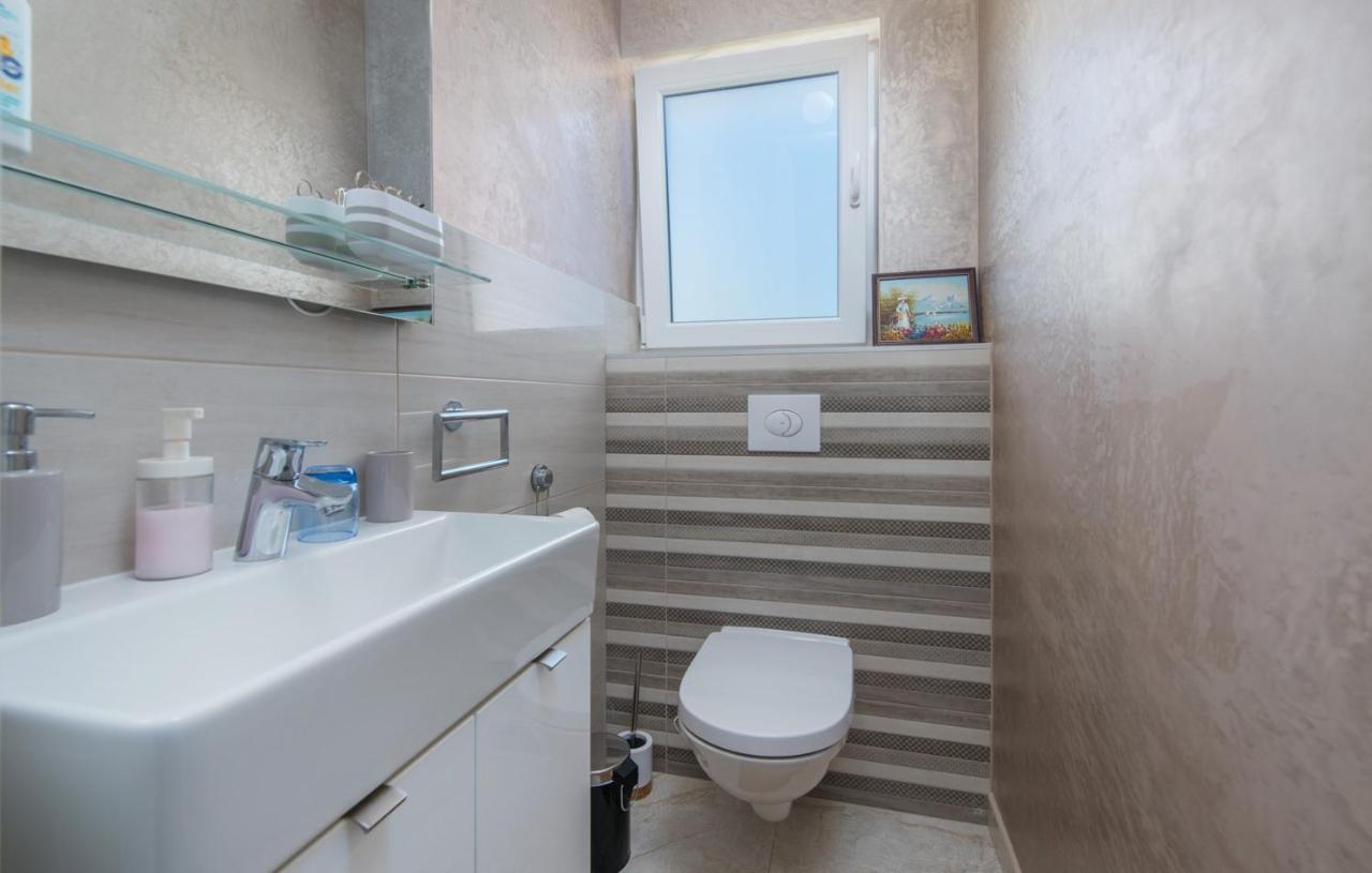 Modern Apartments With Shared Pool Near The Sea بولا المظهر الخارجي الصورة