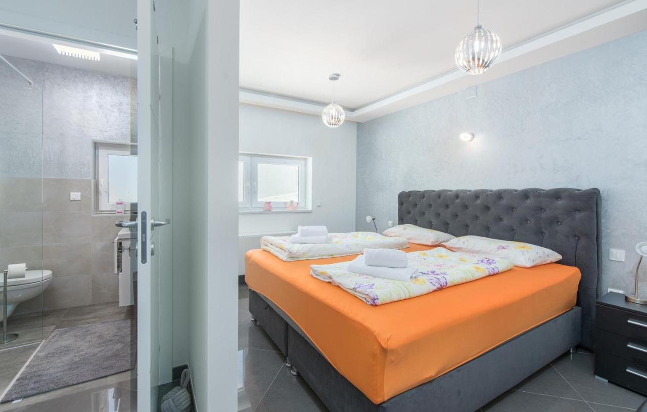 Modern Apartments With Shared Pool Near The Sea بولا المظهر الخارجي الصورة