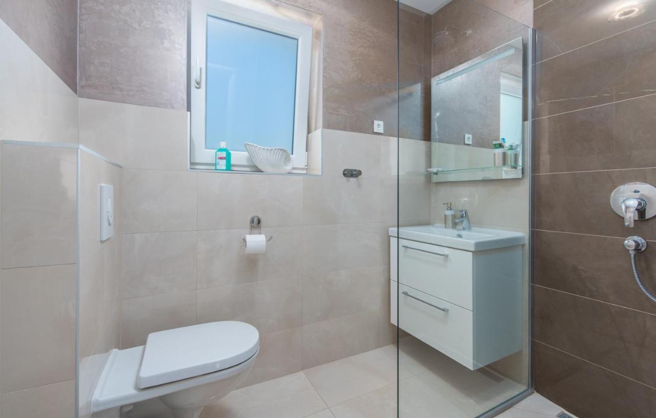 Modern Apartments With Shared Pool Near The Sea بولا المظهر الخارجي الصورة