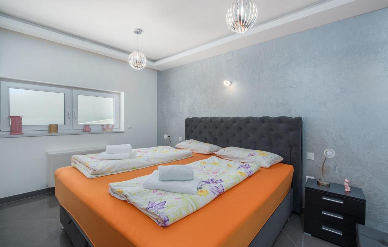 Modern Apartments With Shared Pool Near The Sea بولا المظهر الخارجي الصورة