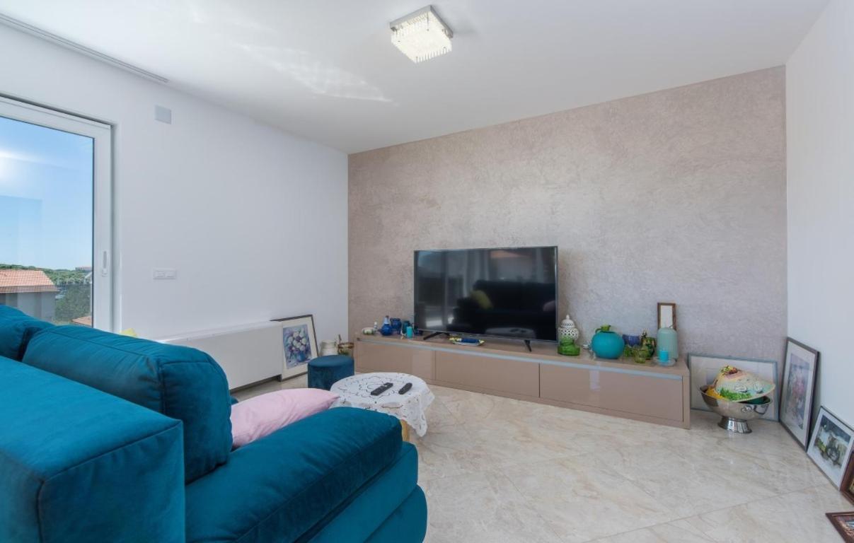 Modern Apartments With Shared Pool Near The Sea بولا المظهر الخارجي الصورة